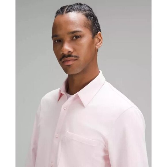 NWT Mens Lululemon Pink Button Down Oxford Shirt Stretch Size L $118 Long Sleeve - Picture 2 of 5